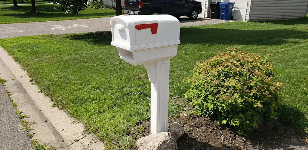 Mailbox installation for a residential curbside mailbox in Charleston, SC